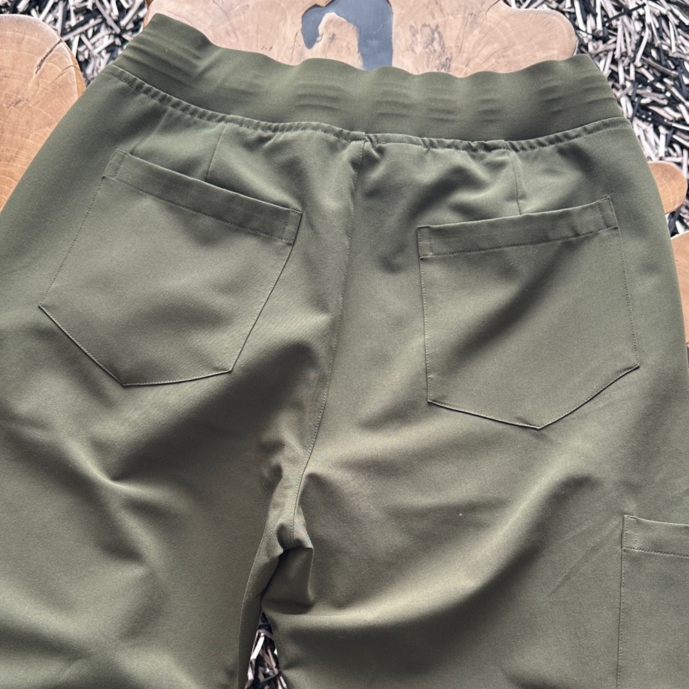 Women's Olive scrub Joggers - Picture 5 of 6